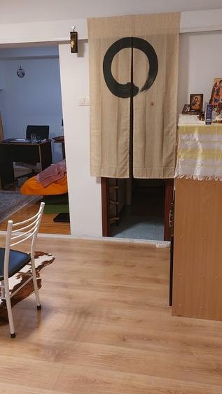 Apartament cu 3 camere semidecomandat în Amzei