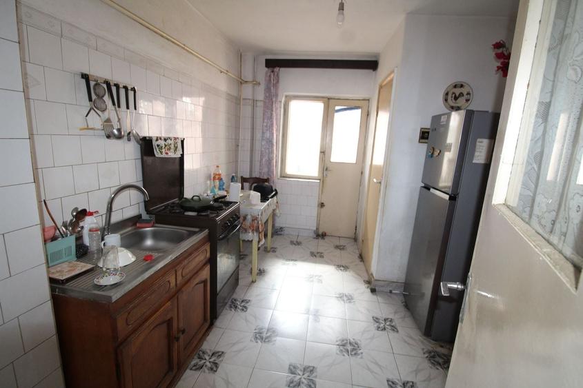 Apartament cu 3 camere decomandat în 9 Mai