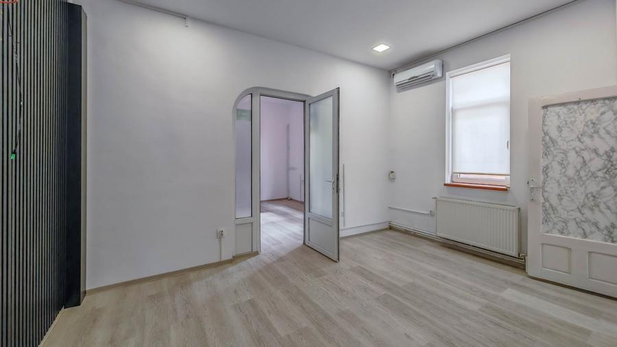 Casă individuală cu 6 camere cu Canalizare în Cantemir