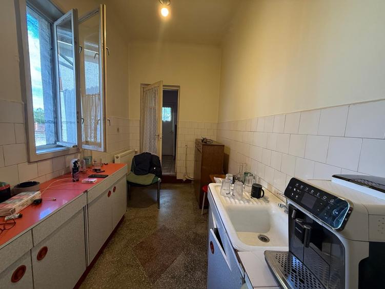 Casă individuală cu 3 camere cu Canalizare în Dâmbul Rotund