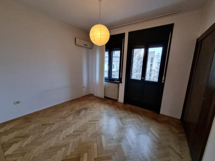 Birou, de 111 mp, în Romană