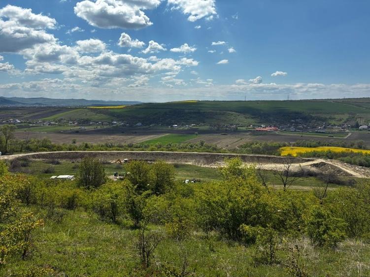Teren de 45000 mp, în Fundătura