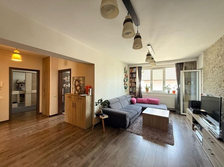 Apartament cu 3 camere în Semicentral