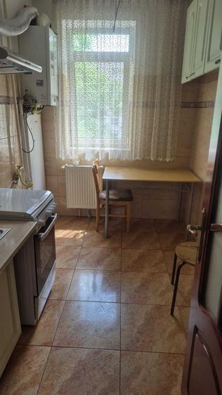 Apartament cu 3 camere decomandat, mobilat în Central