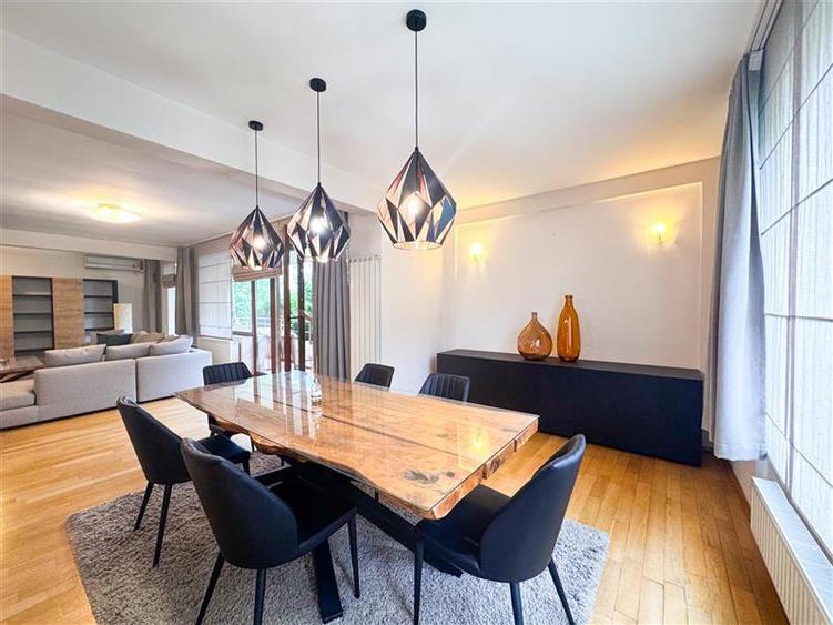 Apartament cu 4 camere semidecomandat, mobilat în Herăstrău