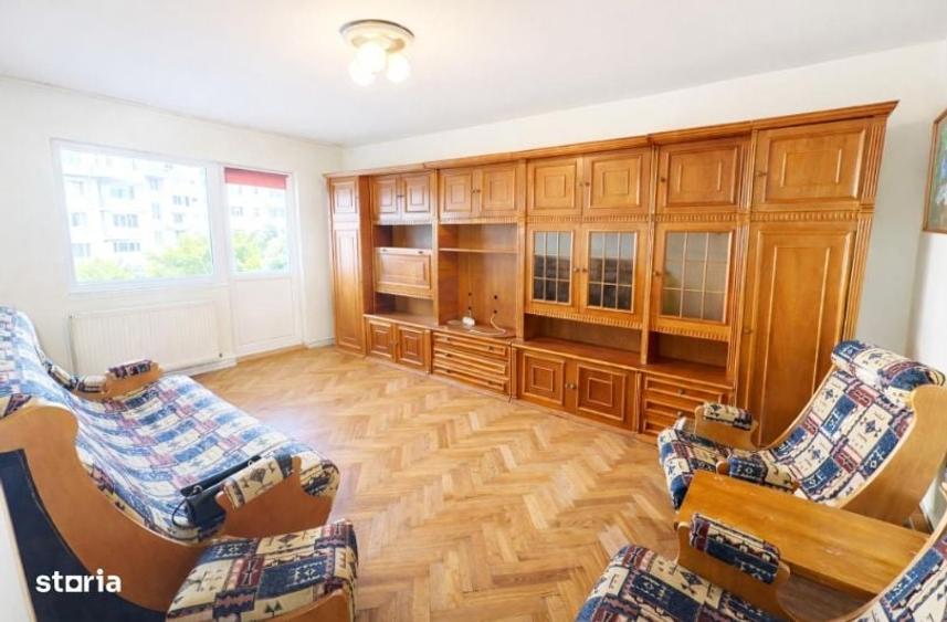 Apartament cu 4 camere decomandat în Răcădău