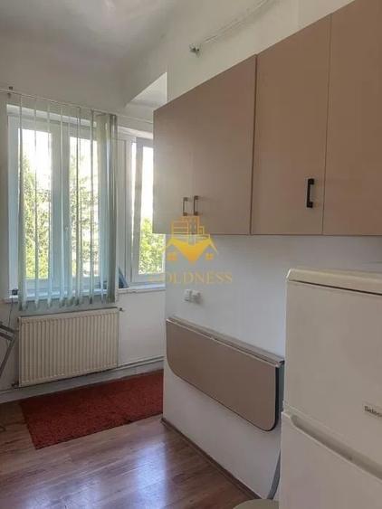 Apartament cu 2 camere decomandat, mobilat în Central