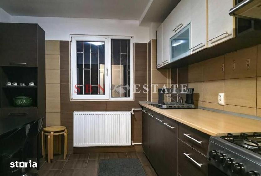 Apartament cu 3 camere semidecomandat în Berceni