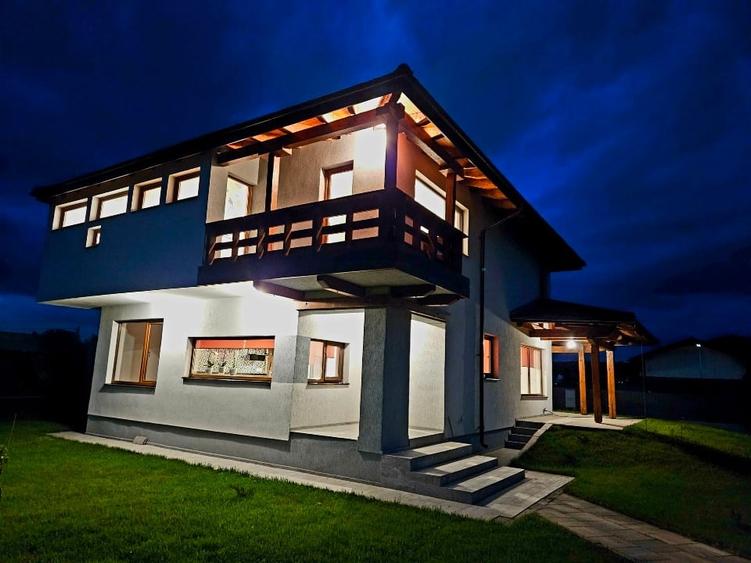 Casă individuală cu 5 camere cu Canalizare în Tamași
