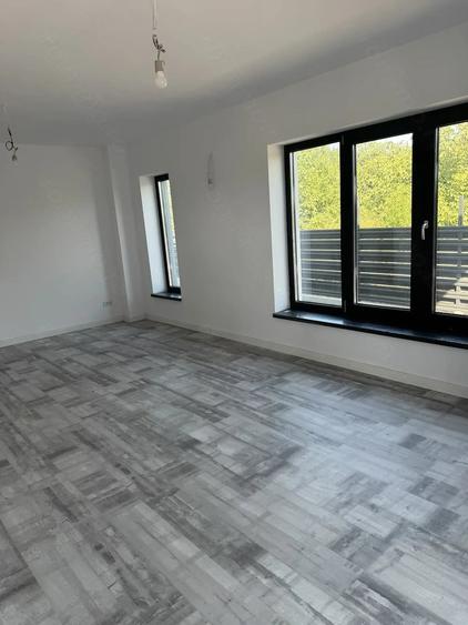Casă cu 5 camere cu Teren 538 Mp în Central