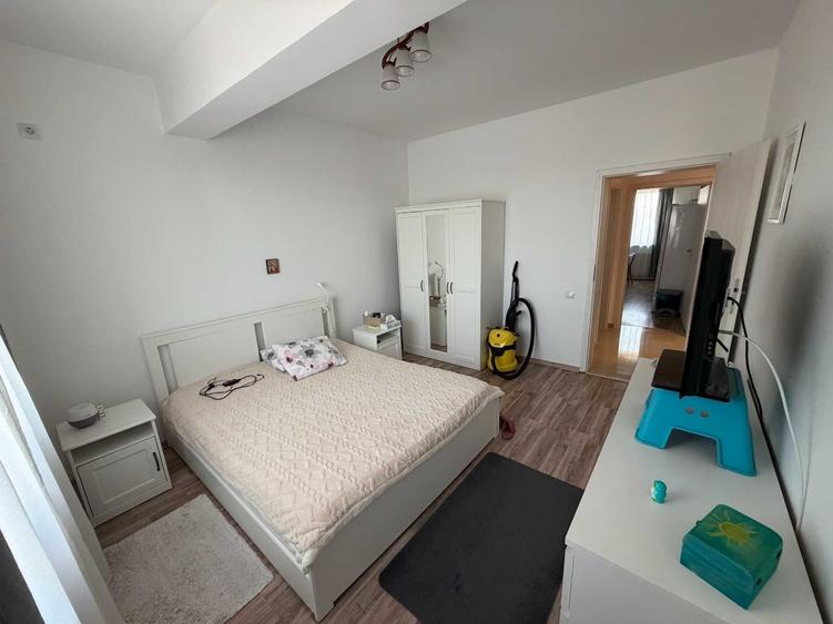 Apartament cu 2 camere decomandat în Roșu