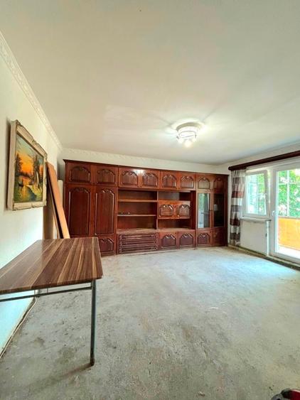 Apartament cu 3 camere decomandat în Prundu