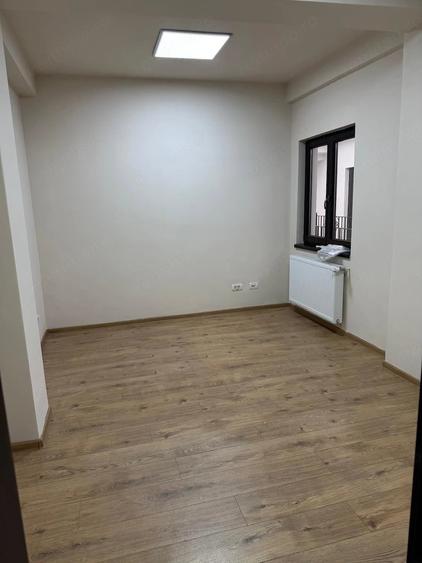 Spațiu comercial, de 16 mp, în P-ța Unirii