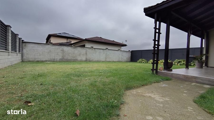 Casă cu 4 camere în Izvoru