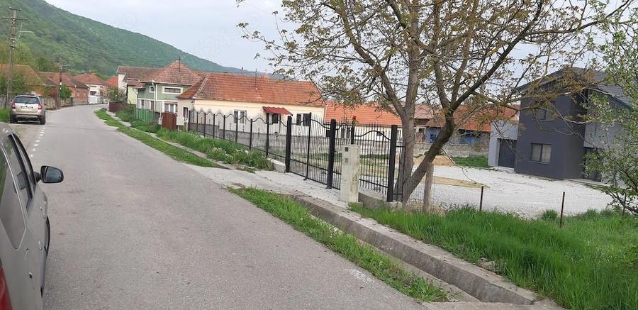 Teren de 2000 mp, în Vețel