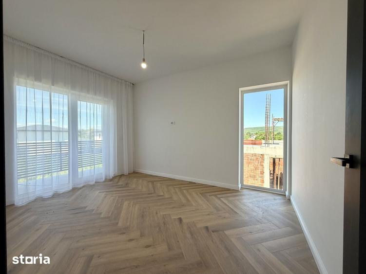 Casă cu 4 camere decomandat cu Teren 226 Mp în Bucium