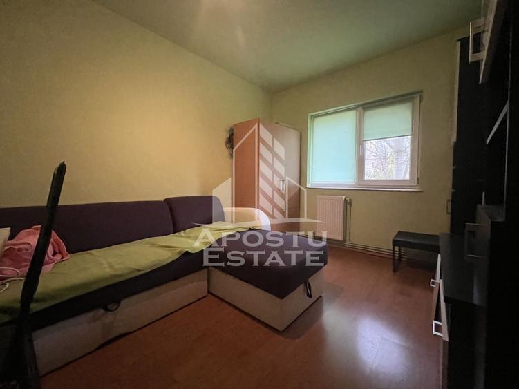 Apartament cu 3 camere decomandat, mobilat în Soarelui