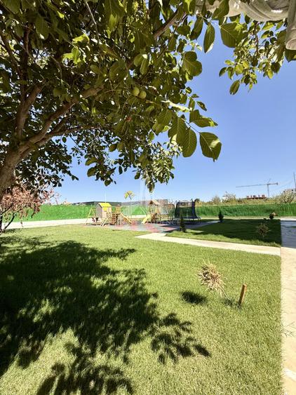 Apartament cu 3 camere semidecomandat, mobilat în Prelungirea Ghencea