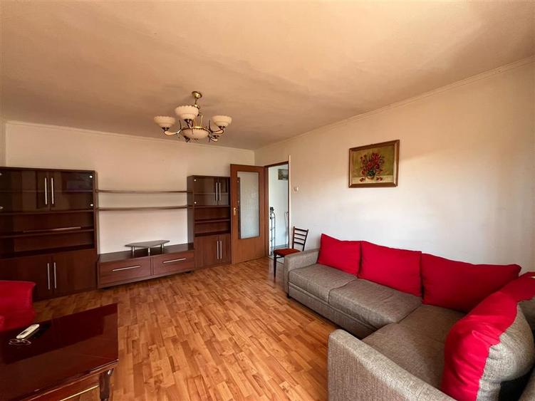 Garsonieră decomandată în Decebal
