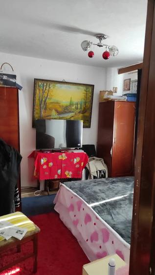 Apartament cu 3 camere semidecomandat în Dărmănești