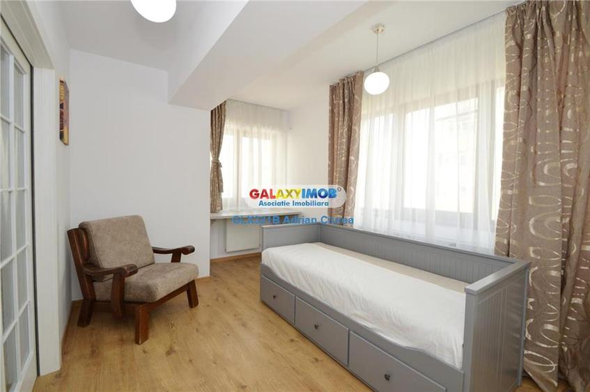 Apartament cu 3 camere semidecomandat, mobilat în Ștefan cel Mare