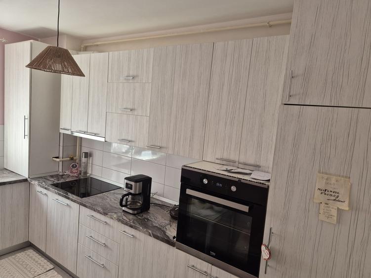 Apartament cu 3 camere decomandat în Exterior Vest
