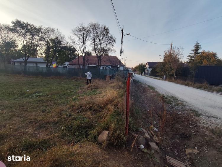Teren de 7200 mp, în Petrești