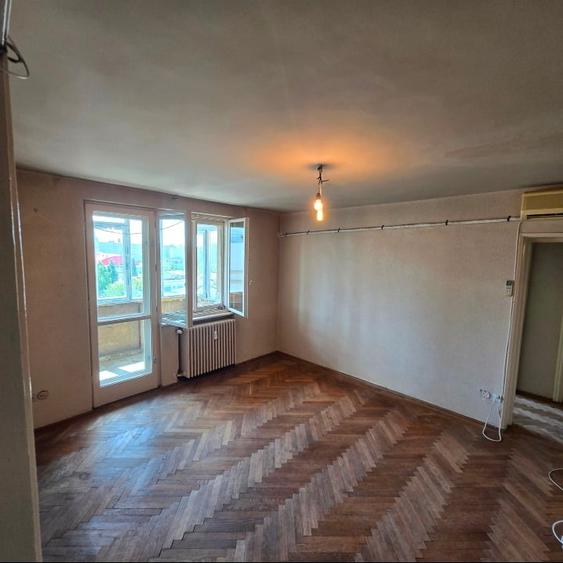Apartament cu 3 camere decomandat în Barbu Văcărescu
