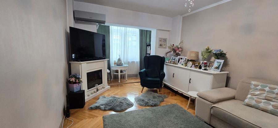 Apartament cu 3 camere decomandat, mobilat în Ultracentral