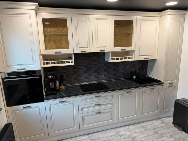 Apartament cu 3 camere decomandat în Peninsula