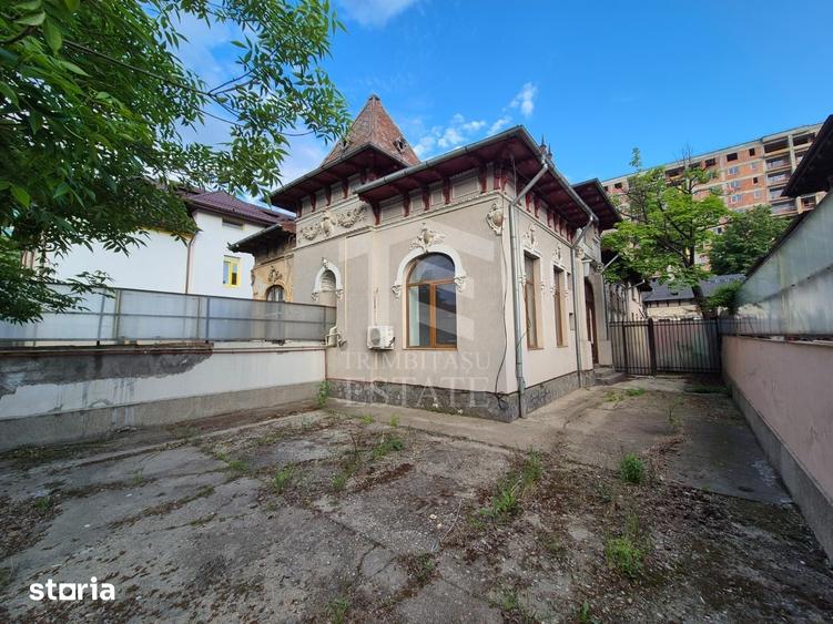 Casă cu 10 camere cu Teren 750 Mp în Pieptănari
