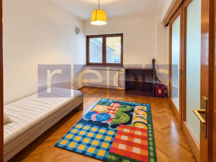 Apartament cu 3 camere în P-ța Victoriei