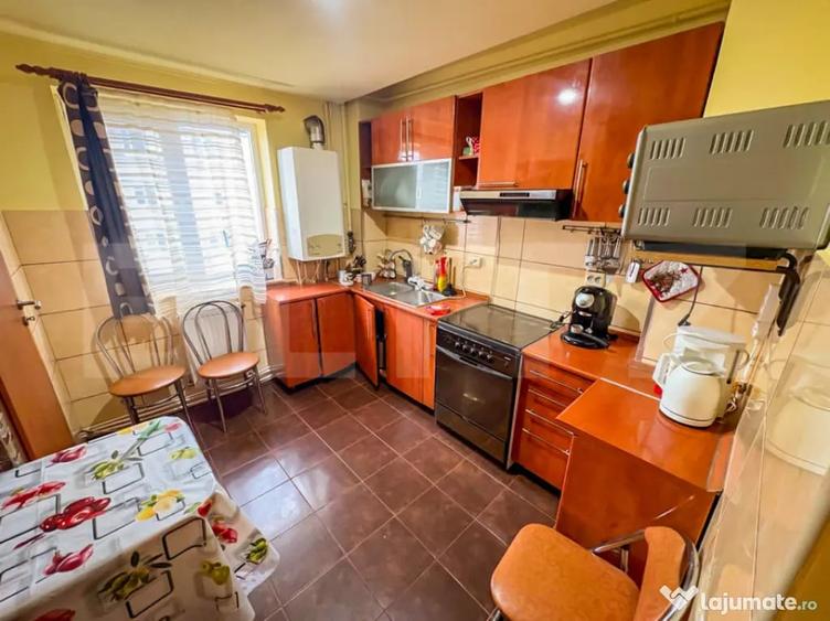 Apartament cu 4 camere decomandat, mobilat în Gojdu