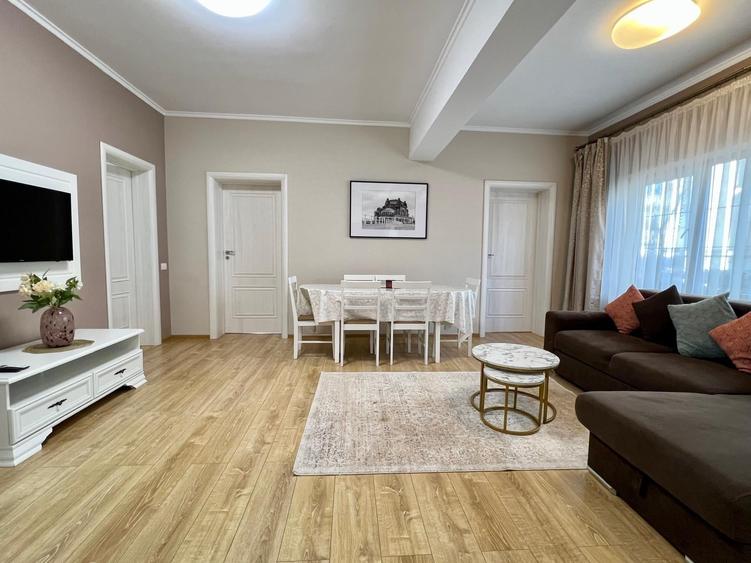 Apartament cu 4 camere decomandat, mobilat în Central