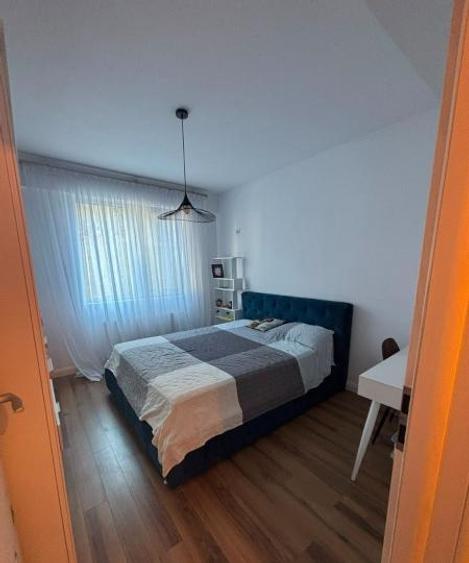 Apartament cu 3 camere decomandat, mobilat în Parcul Carol