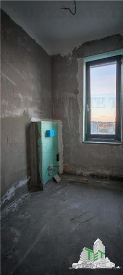 Penthouse cu 3 camere decomandat în Drumul Taberei