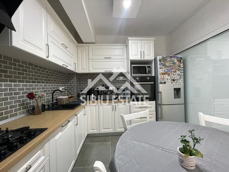 Apartament cu 3 camere decomandat, mobilat în Turnișor