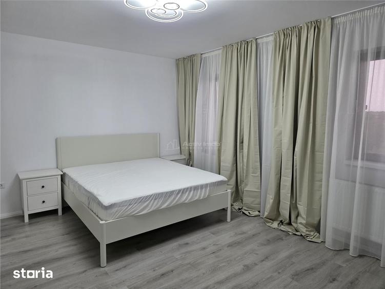 Apartament cu 3 camere semidecomandat în 1 Decembrie