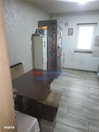 Apartament cu 4 camere decomandat în Nicolina