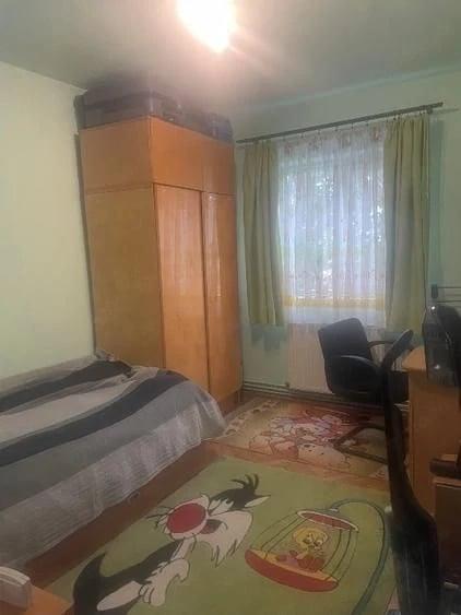 Apartament cu 3 camere decomandat în Girocului