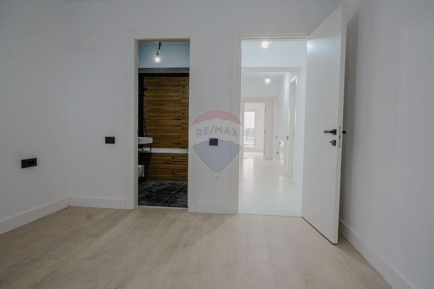 Vanzare apartament de lux cu 4 camere, curte de 279 mp in Pallady - 14