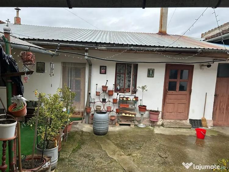Casă cu 3 camere cu Teren 532 Mp în Central