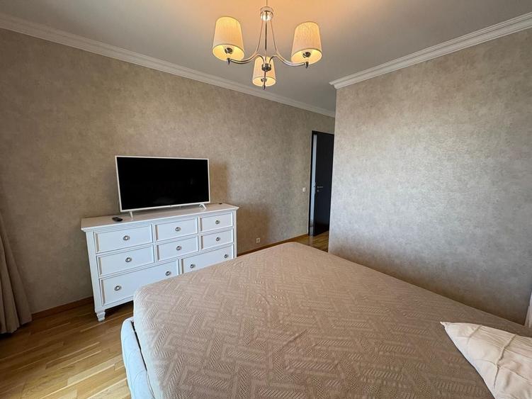 Apartament cu 3 camere decomandat, mobilat în Apărătorii Patriei