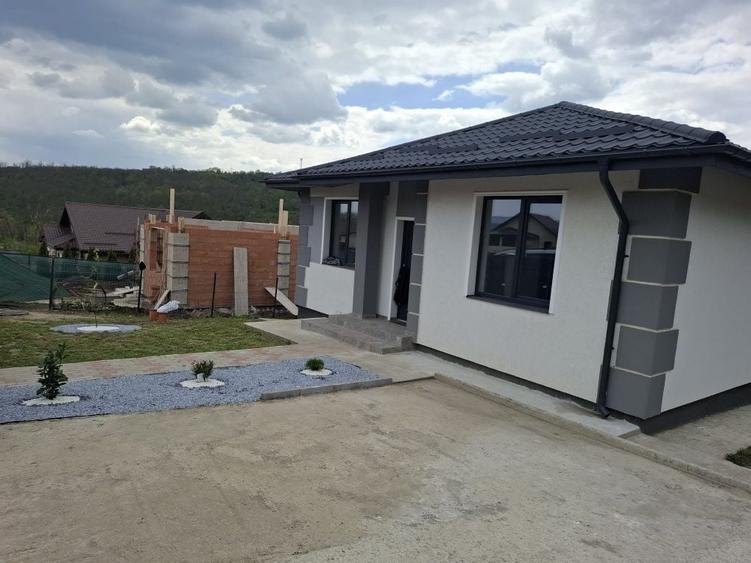 Casă cu 4 camere în Balciu