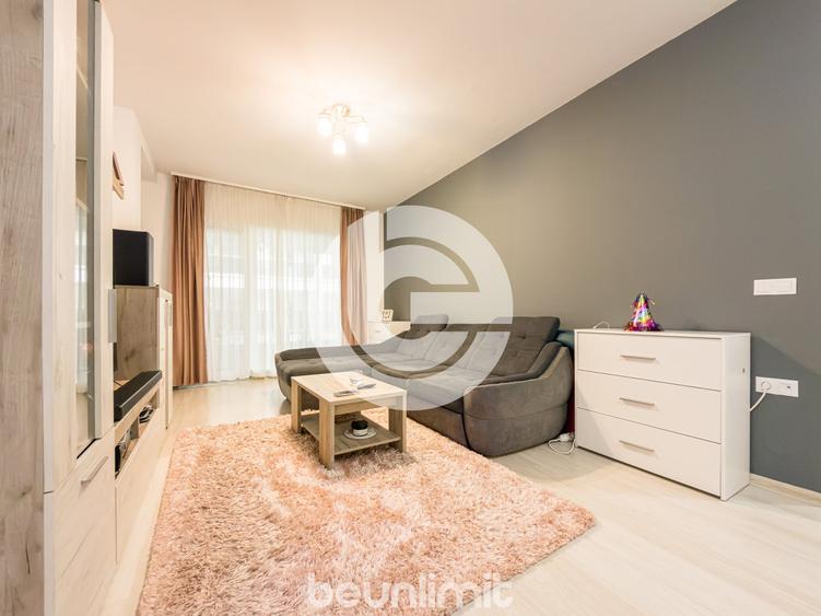 Apartament cu 3 camere semidecomandat, mobilat în Piața Cluj