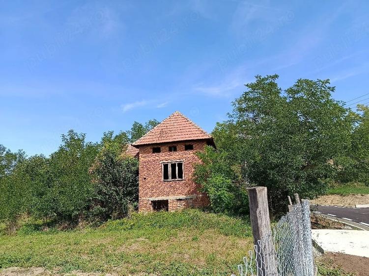Casă cu 3 camere cu Teren 890 Mp în Central