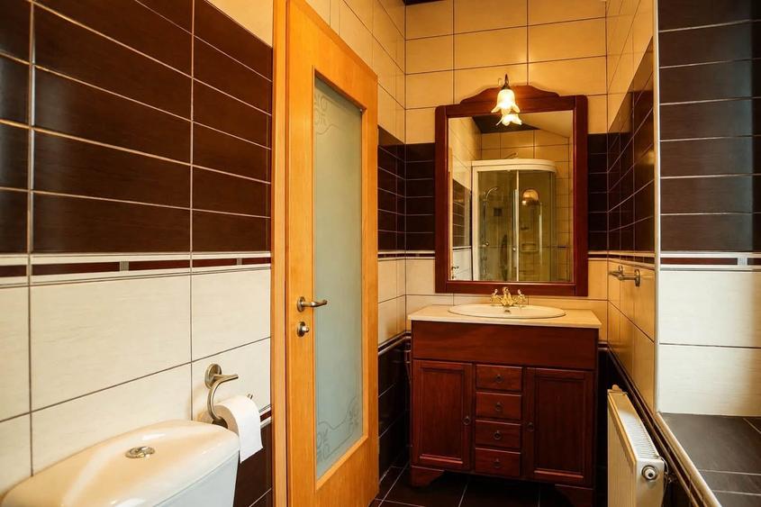 Casă individuală cu 5 camere cu Canalizare în Central