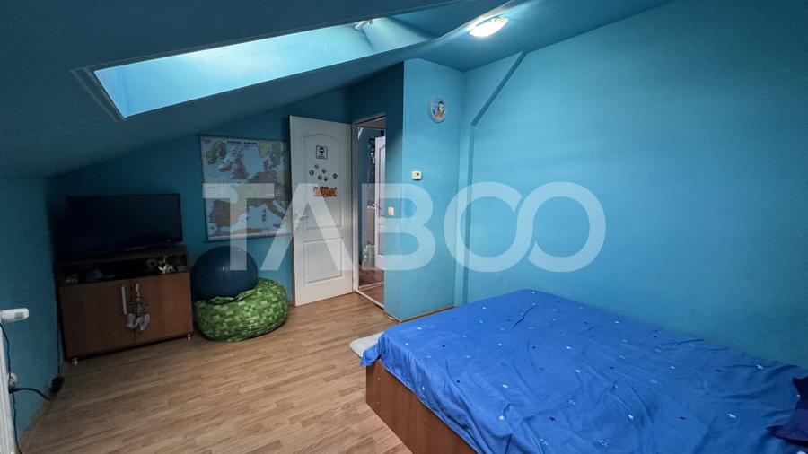 Apartament cu 3 camere decomandat, mobilat în Valea Aurie