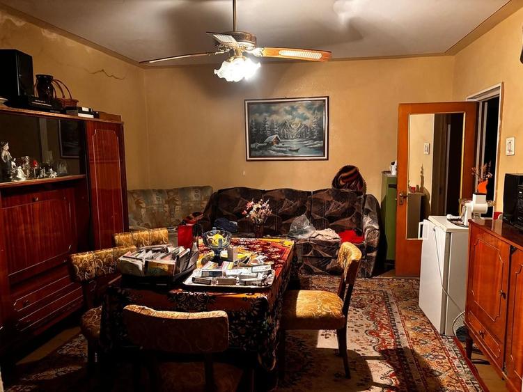 Apartament cu 4 camere decomandat în Sebastian