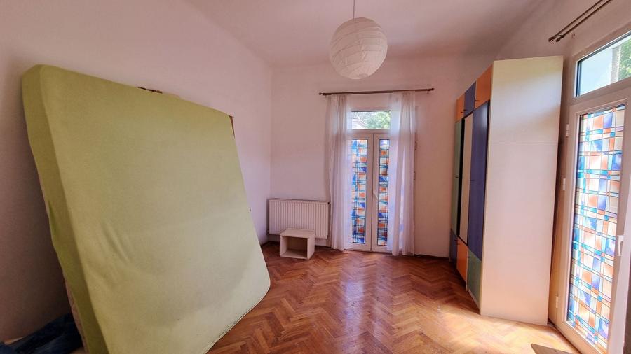 Apartament cu 5 camere în Armeneasca